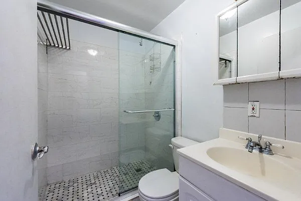 Rented by Nooklyn NYC LLC | media 43