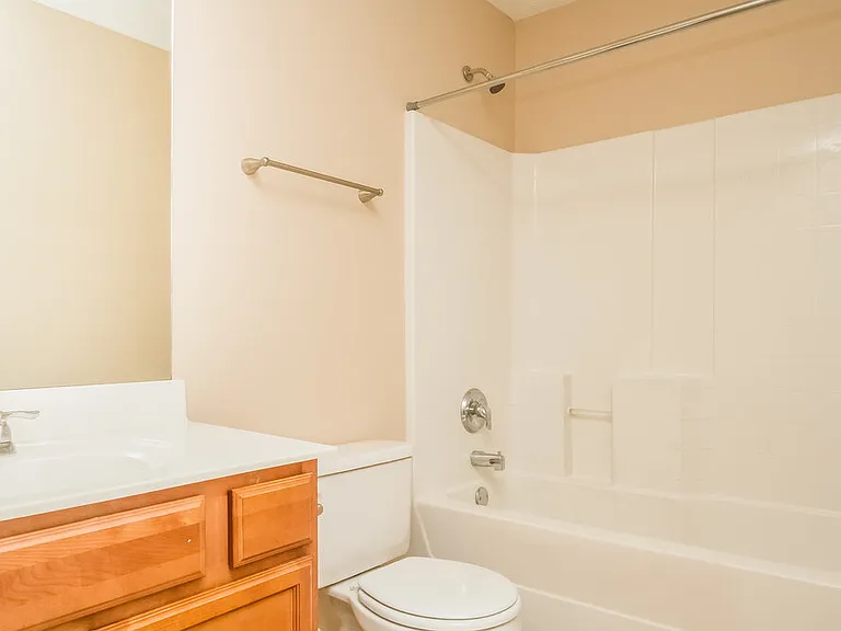 408 Glenmore Ct — Photo 13