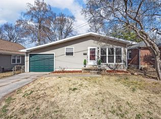 957 Vine St, Saint Charles, MO 63301