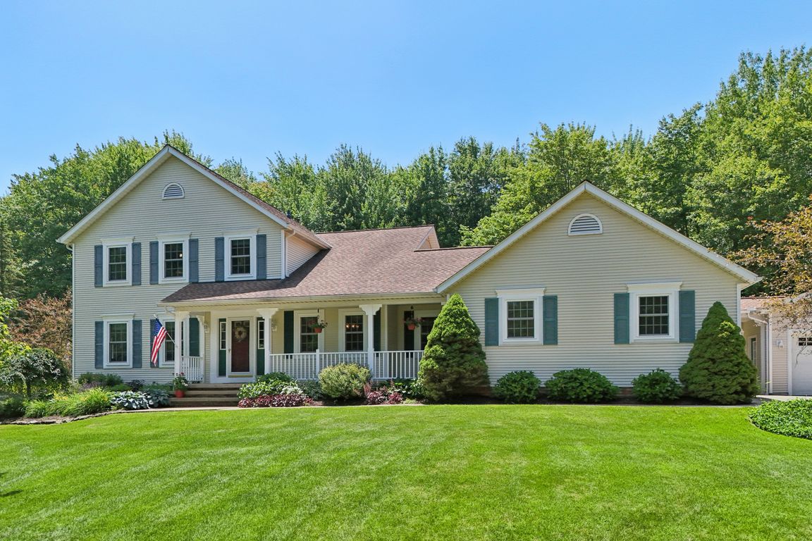 Maple Glen Drive-2406-001