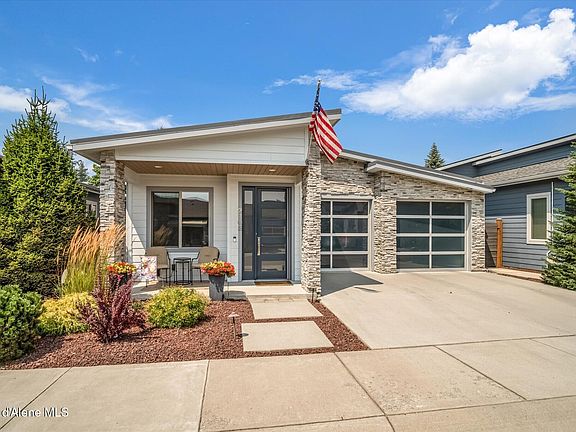 2nd image of 2705 N Catalina Way