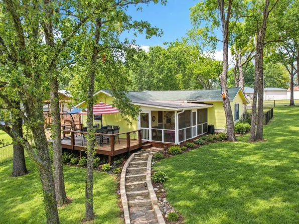 176 Bayside Cir, Malakoff, TX 75148