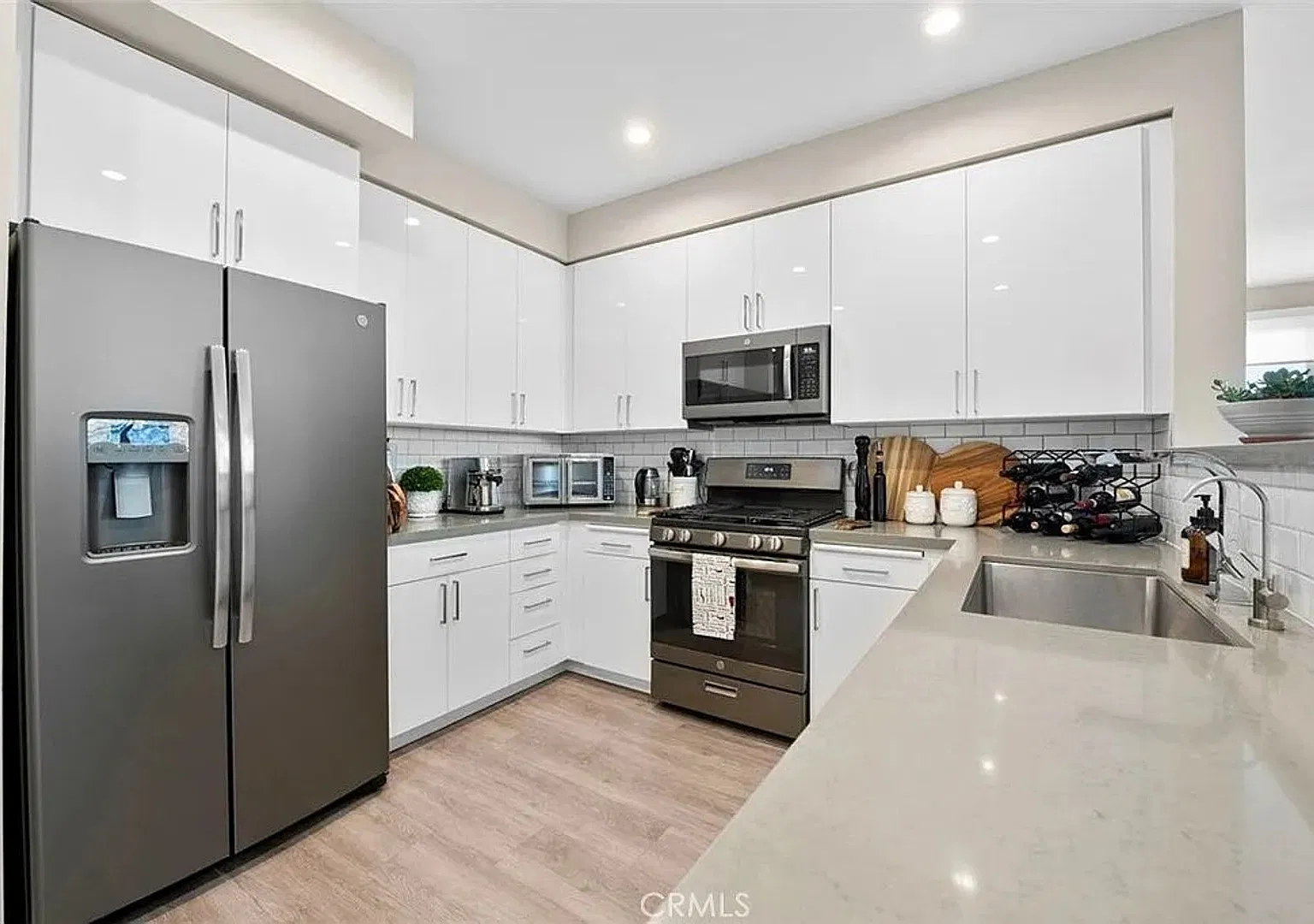 Modern Downtown Condo at SALT — Photo 3