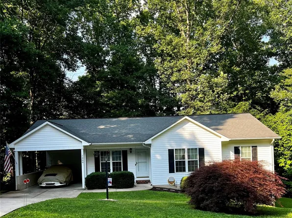 1309 Murray Pl SW, Lenoir, NC 28645