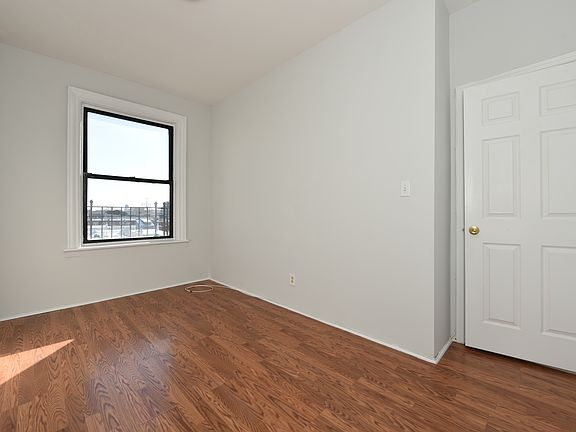 4th image of 3232 34th St APT 28