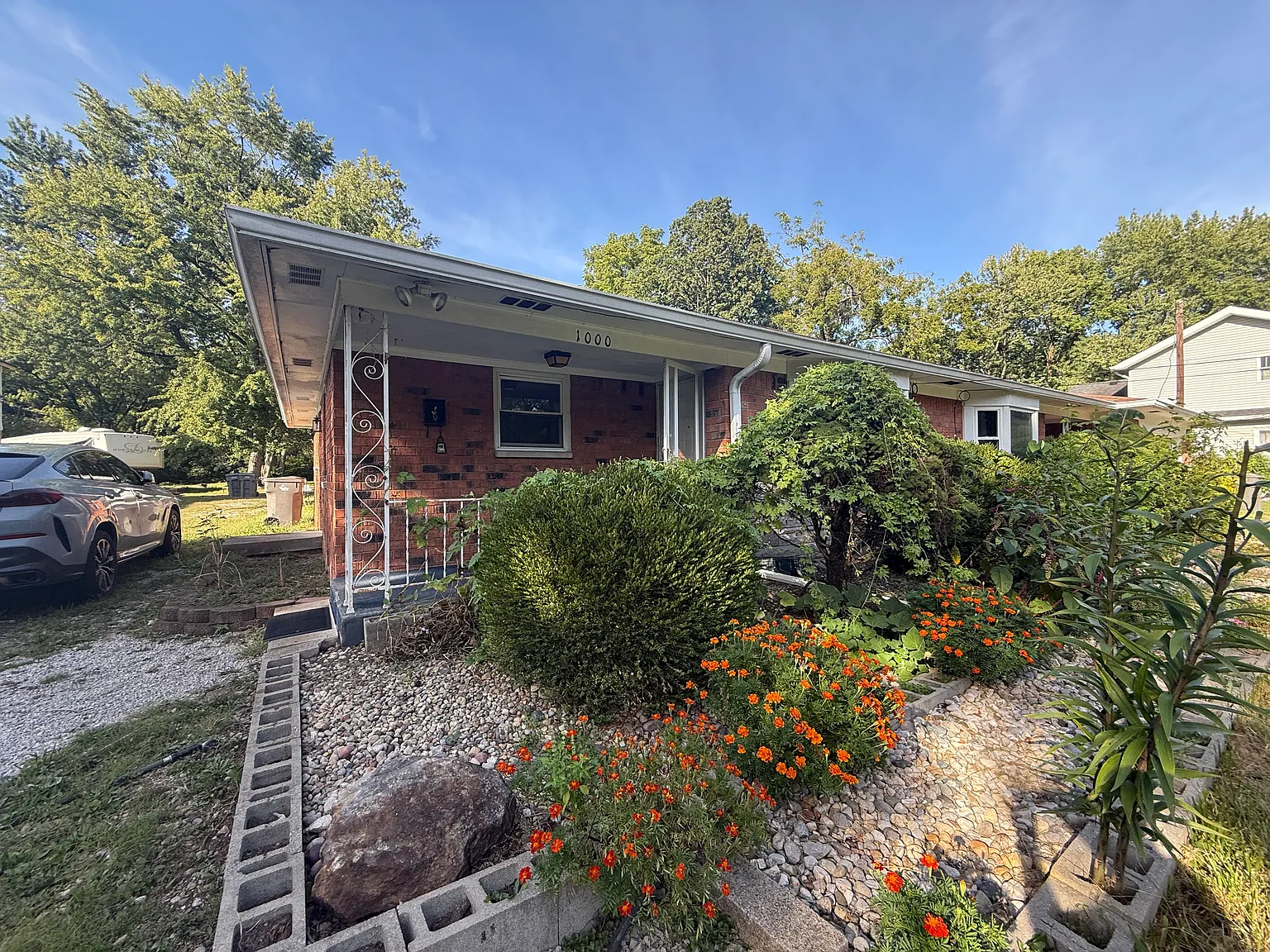 2 bed, $900 — Photo 2