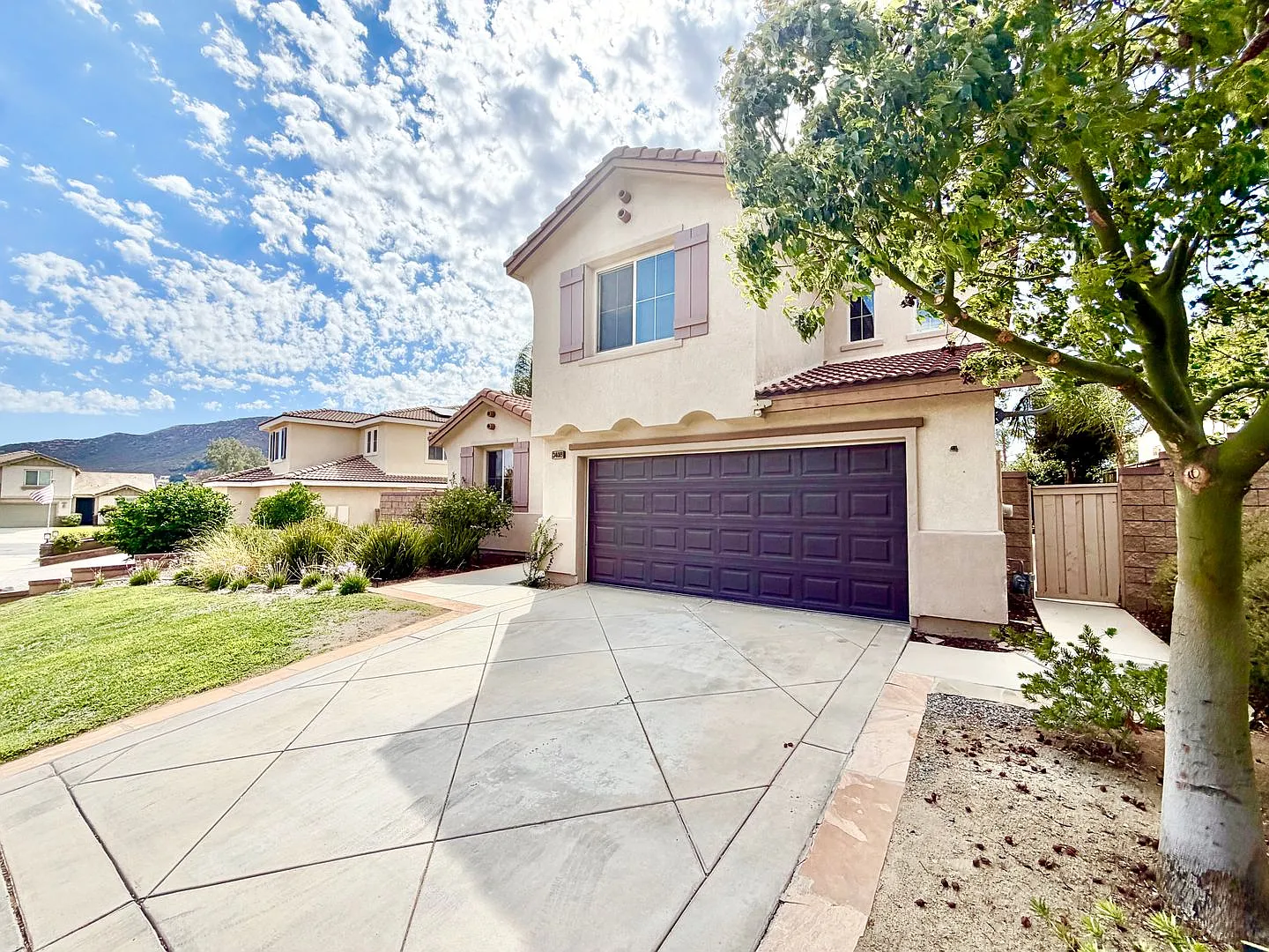 Canyon Hills 4 Bedroom Beauty with Stunning Hillside Views — Photo 3