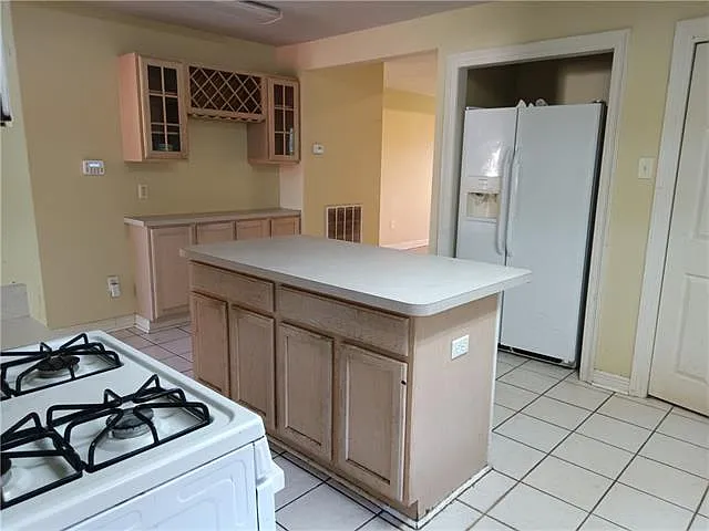415 Oaklawn Dr — Photo 8