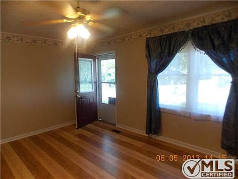 3rd image of 105 Meadowbrook Dr