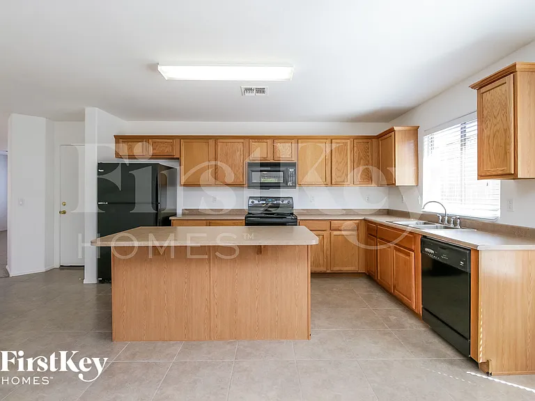 33140 N Cat Hills Ave — Photo 8