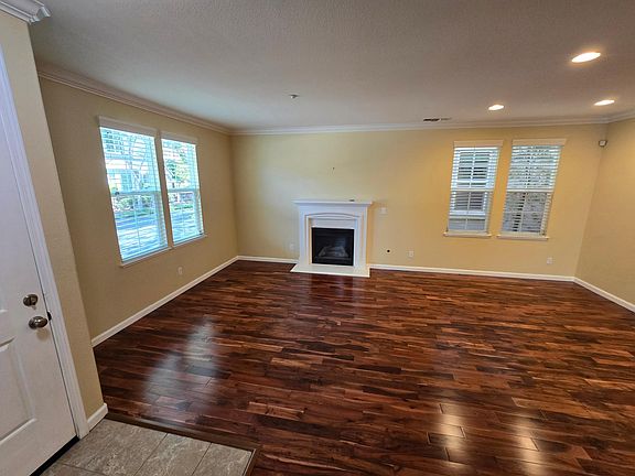 3rd image of 1082 Acland Way