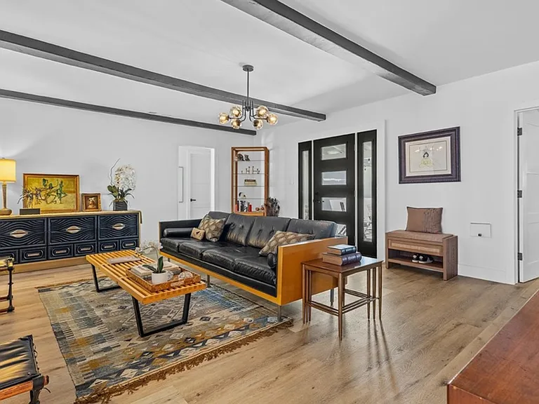 334 W Valencia Ave — Photo 31