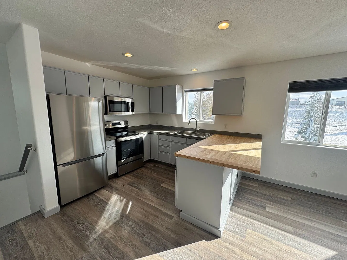 Bright, newly remodeled 3 Bed 2 Bath condo — Photo 1