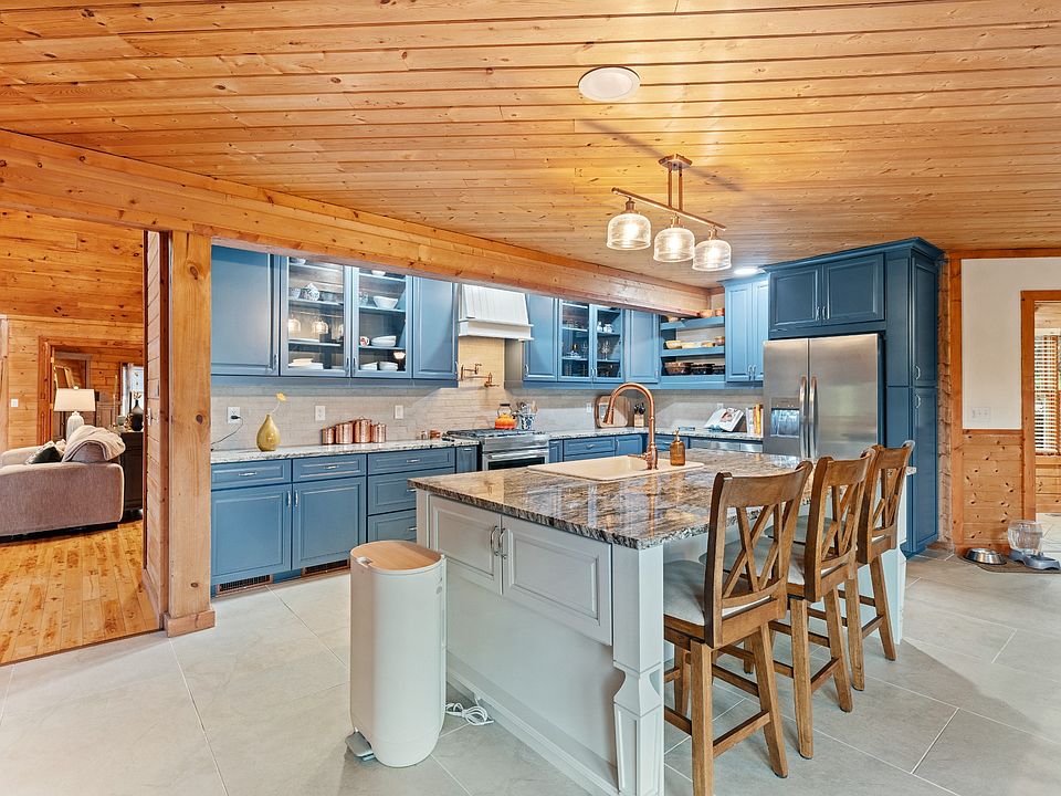 19th image of 2063 Kennedy Creek Rd