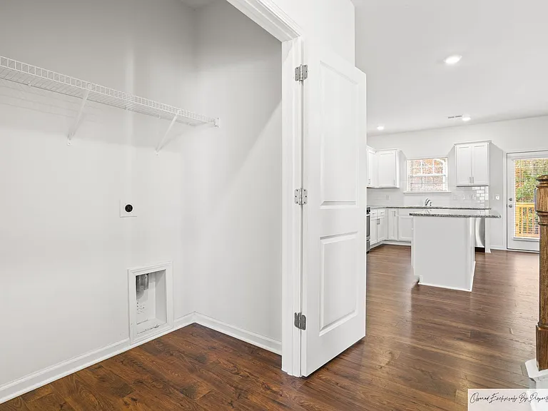 568 Stone Hollow Dr — Photo 18