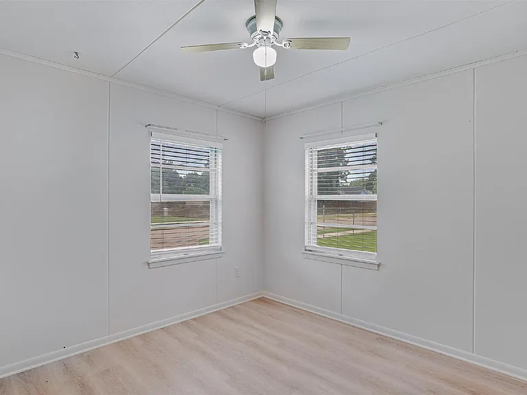 1101 Shirley Ln — Photo 17