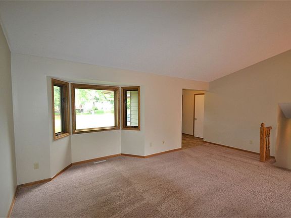 3rd image of 4809 92nd Cres