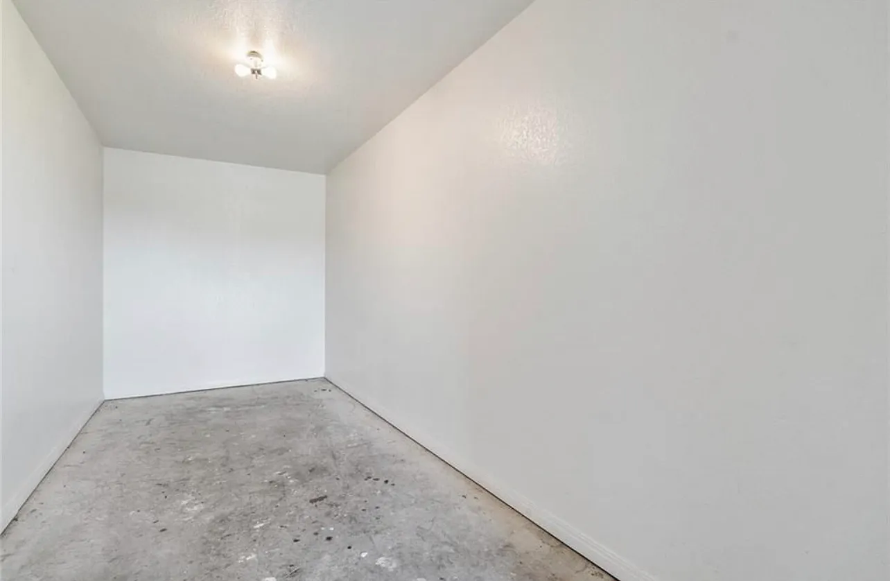 3 bed, 2.0 bath, 1500 sqft, $1,300 — Photo 2