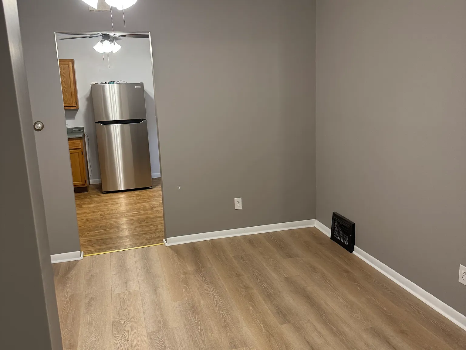 3 bed, 1100 sqft, $900 — Photo 3