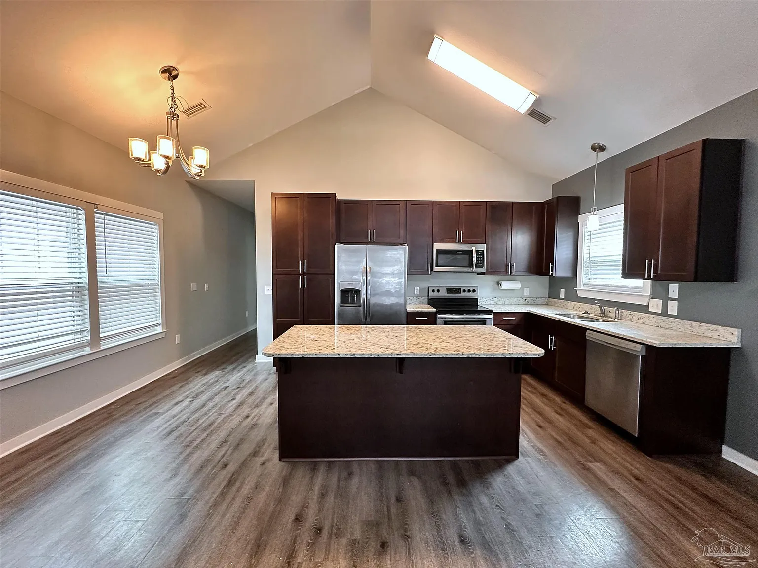 3 bed, 1105 sqft, $2,250 — Photo 4