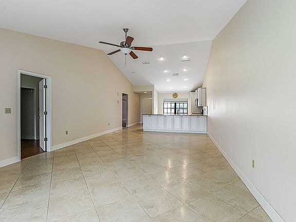 2nd image of 6085 Clubside Dr