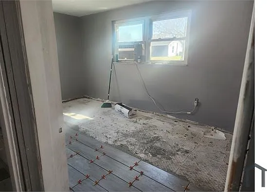 4 bed, $2,100 — Photo 3