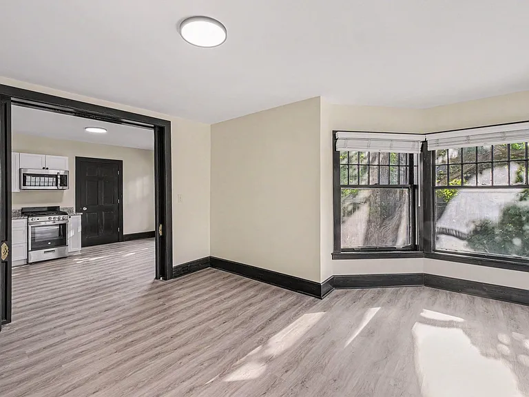 335 Crescent St NE #2 — Photo 8