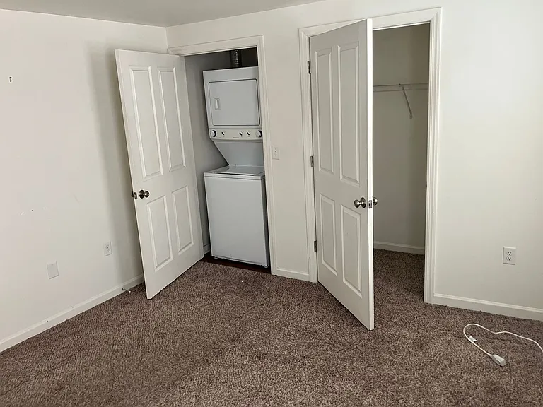 36 W Market St — Photo 15
