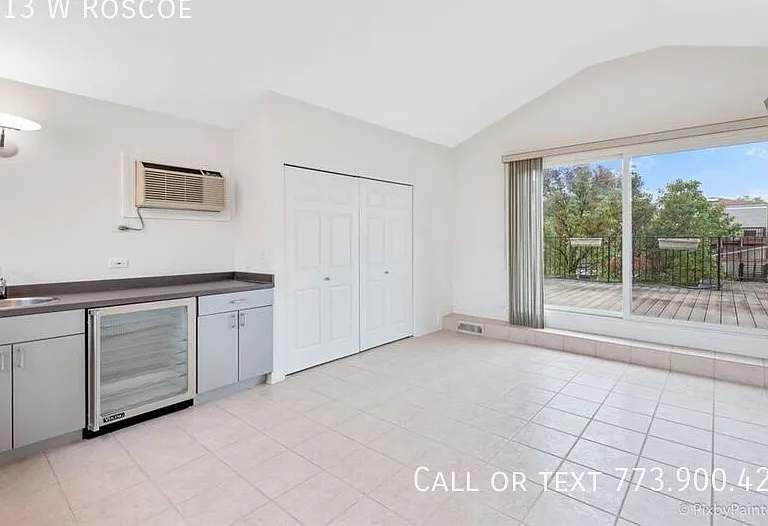 1213 W Roscoe St — Photo 12