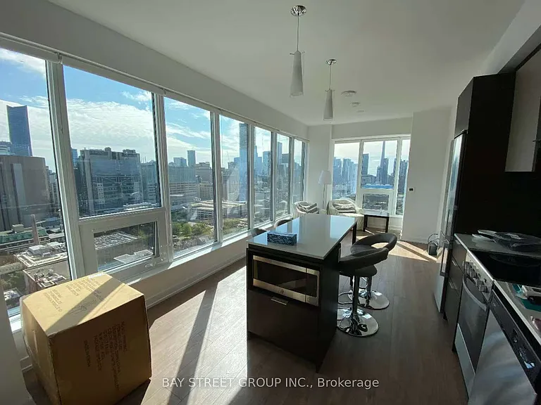203 College St #2108 — Photo 4