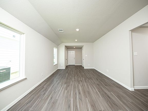 4th image of 2541 Hawks Eye Dr