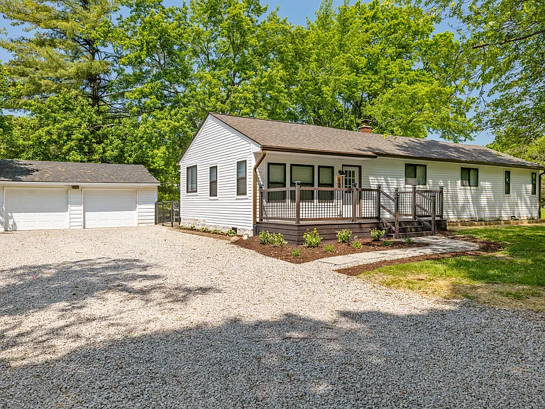 665 E Ridge Rd — Photo 33