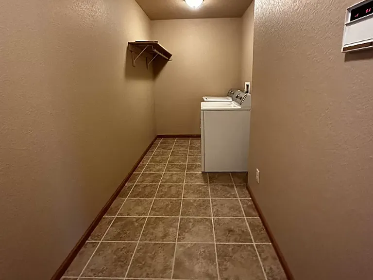 405 Sapphire Ln — Photo 12