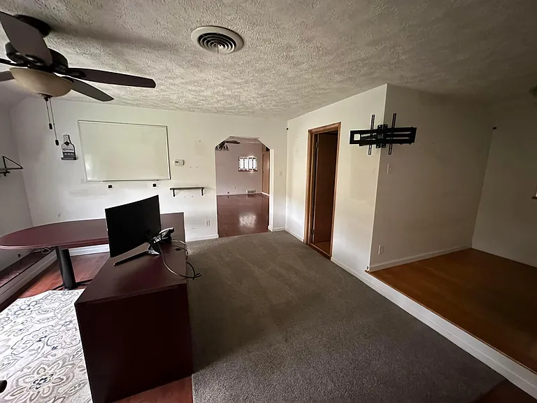 385 Riverside Dr — Photo 23