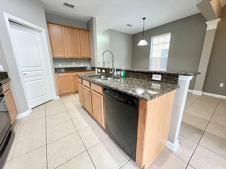 7727 Fairgrove Ave — Photo 8