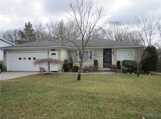 221 Ruth Ann Dr, Defiance, OH 43512