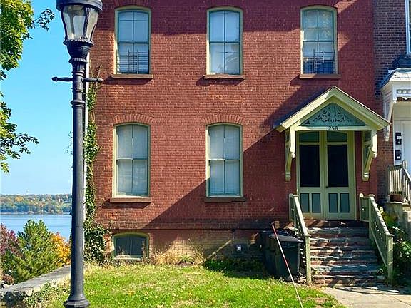 3rd image of 258 Montgomery St