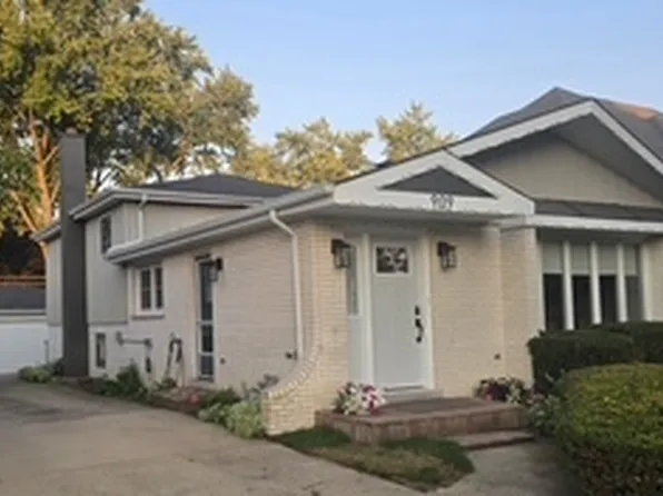 909 S Dryden Pl, Arlington Heights, IL 60005