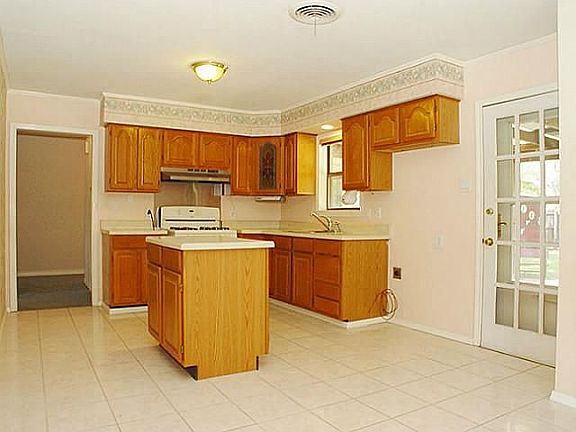 4th image of 1545 Priscilla Ln