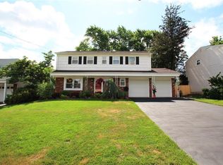 15 Surrey Rd, Somerset, NJ 08873