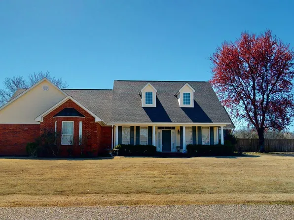 6302 Lost Creek Dr, Texarkana, TX 75503