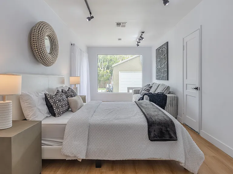 2522 Armacost Ave — Photo 17