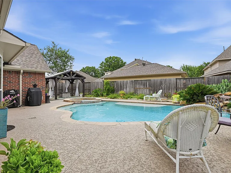 1010 Bringewood Chase Dr — Photo 41