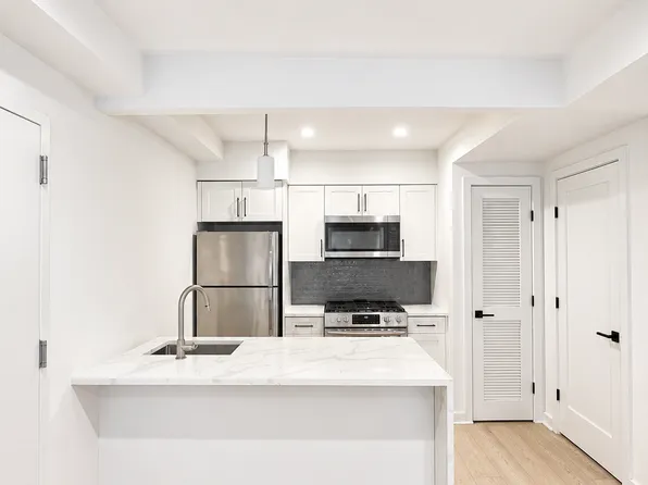 25-74 34th St #2A, Astoria, NY 11103