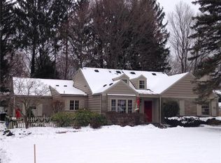 21 Charmwood Rd, Pittsford, NY 14534