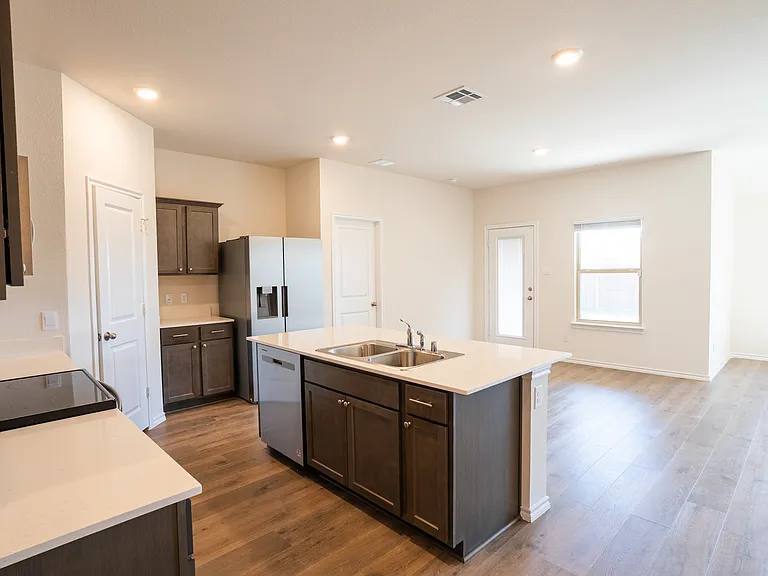 1833 Pecan Valley Dr — Photo 13