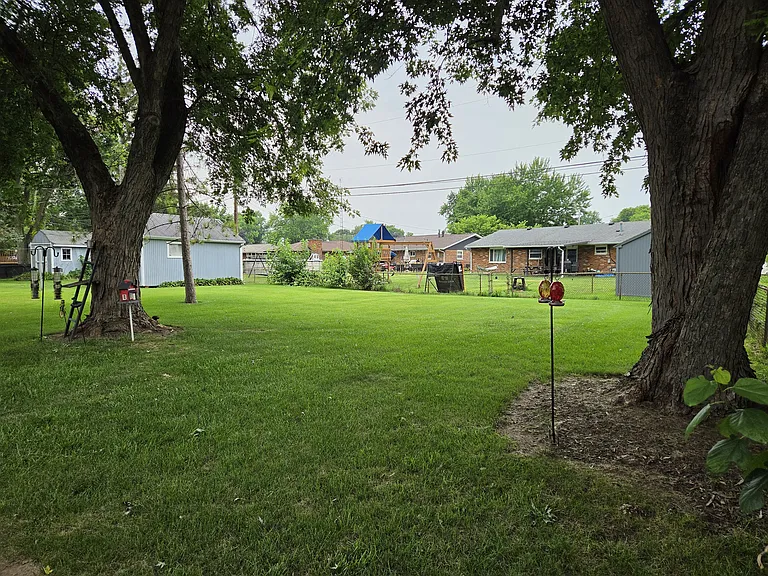 1018 Frontier Dr — Photo 3