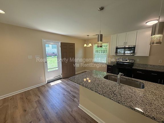 3rd image of 5208 Larkspur Dr