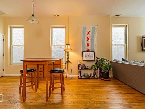 3rd image of 1927 W Chicago Ave APT 3R