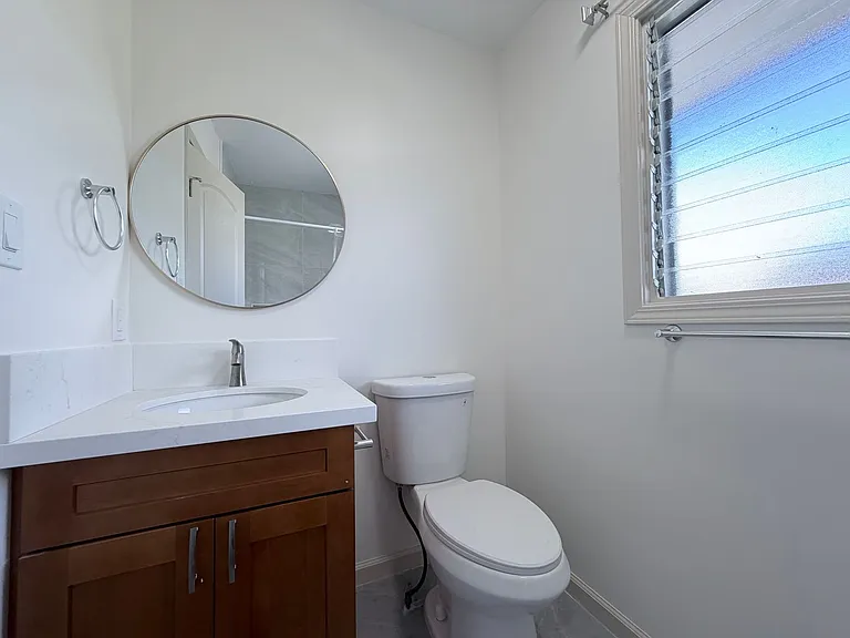 2210 N School St — Photo 9